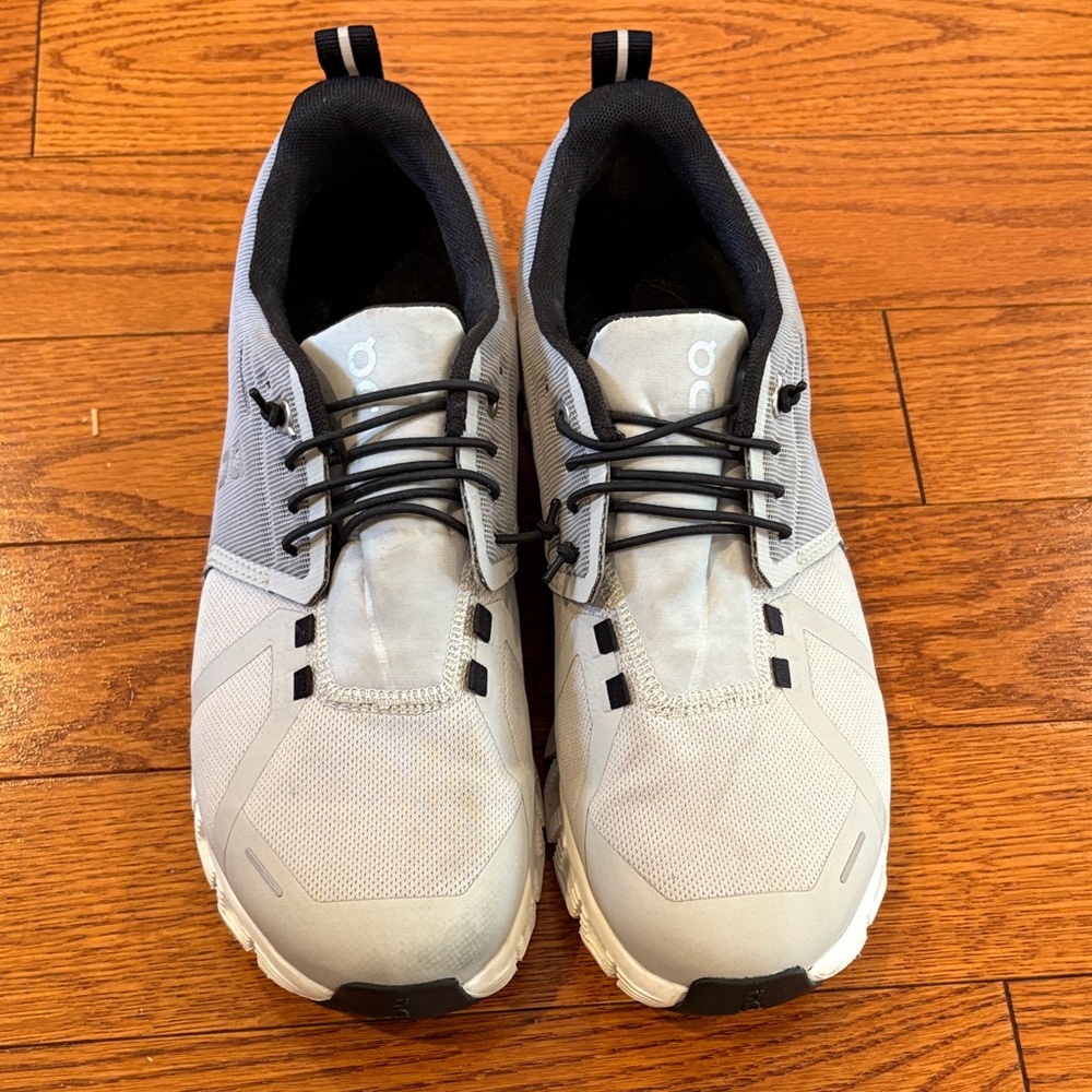 On Running Light Gray Athletic Shoes